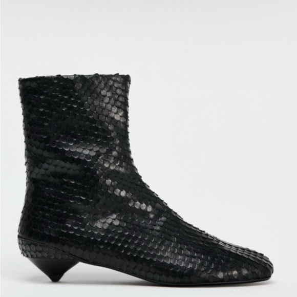 Zara Leather Black Textured Ankle Boots - Picture 3 of 3